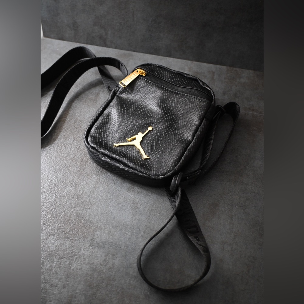 Jordan black&gold crossbody